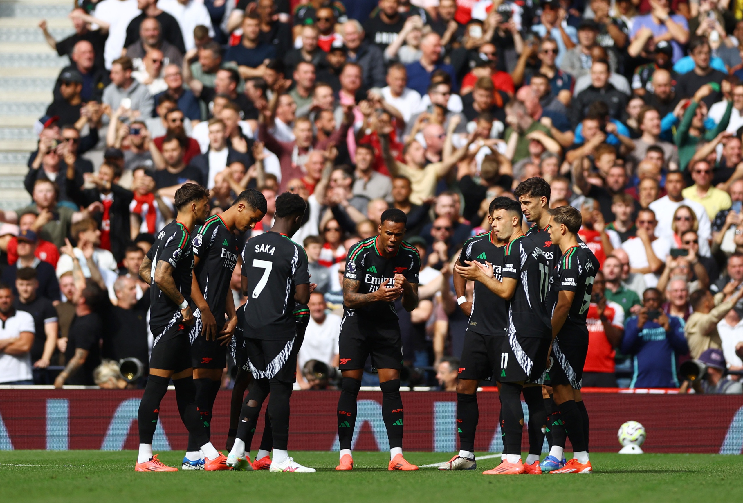 'Chấp' gần nửa đội hình chính, Arsenal vẫn khiến Tottenham phơi áo trên sân nhà- Ảnh 1.